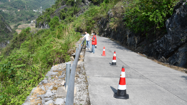 开展道路安全隐患排查相片(塌方) (2).JPG